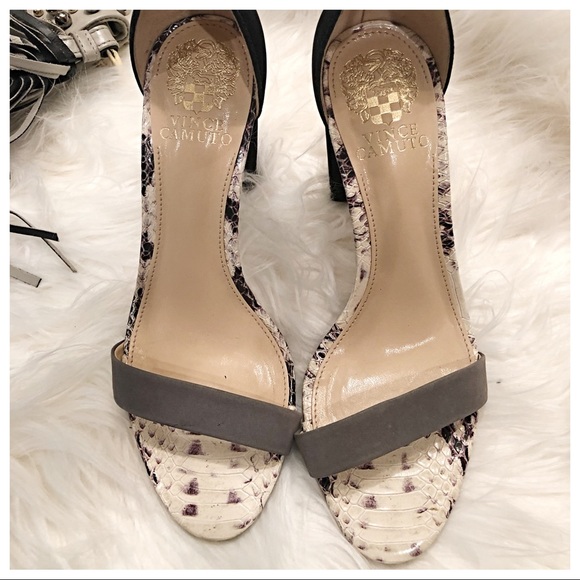 VINCE CAMUTO CHUNKY HEEL PEEP TOE - Picture 2 of 5